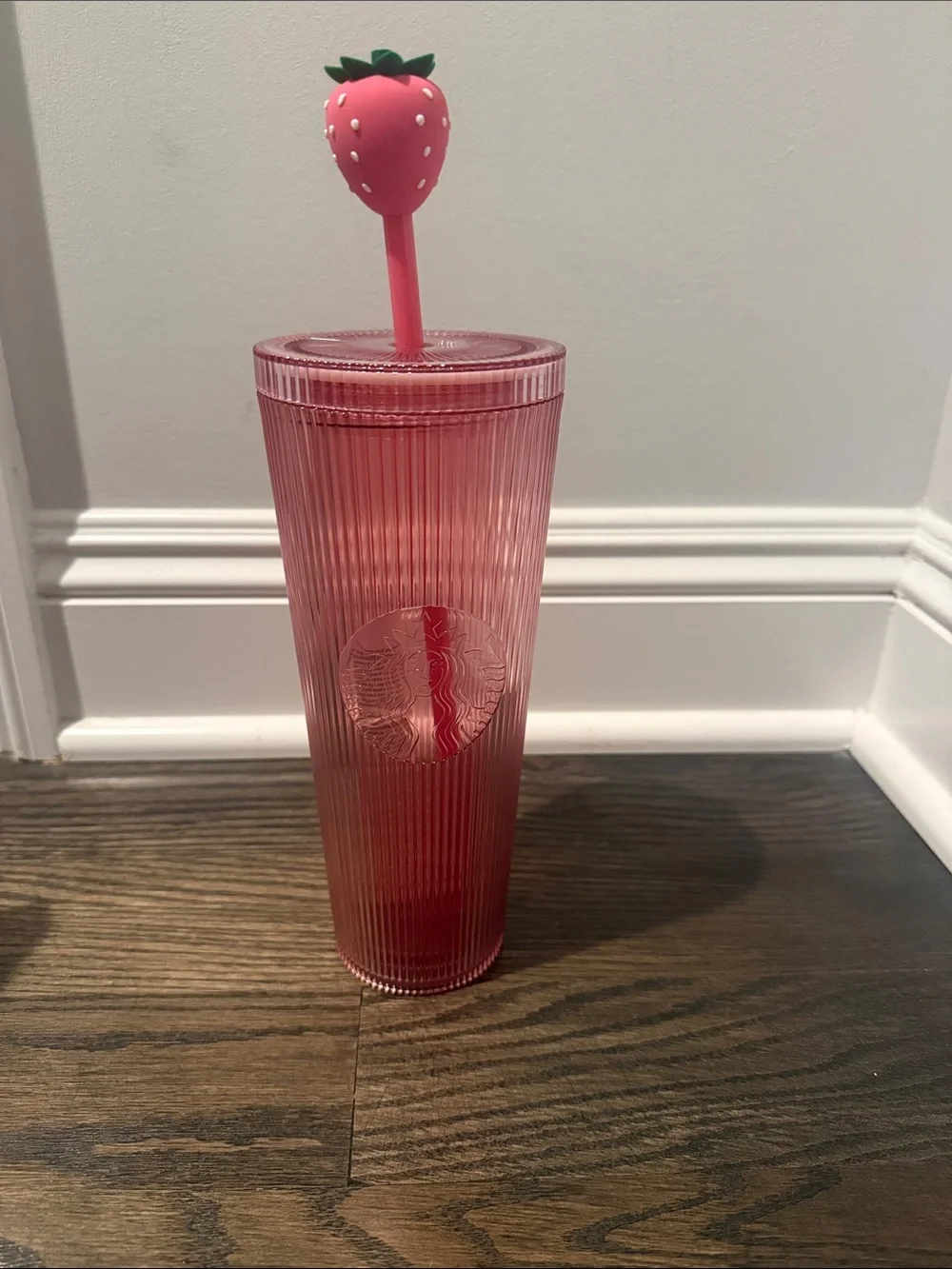 NEW Limited Edition Starbucks 20oz Pink Pleated Plastic Cold Cup.